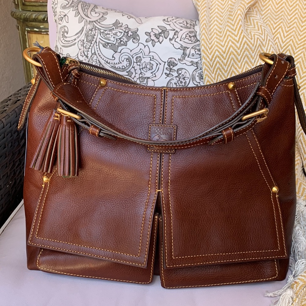 🦆Dooney & Bourke Kingston Hobo in brown chestnut color